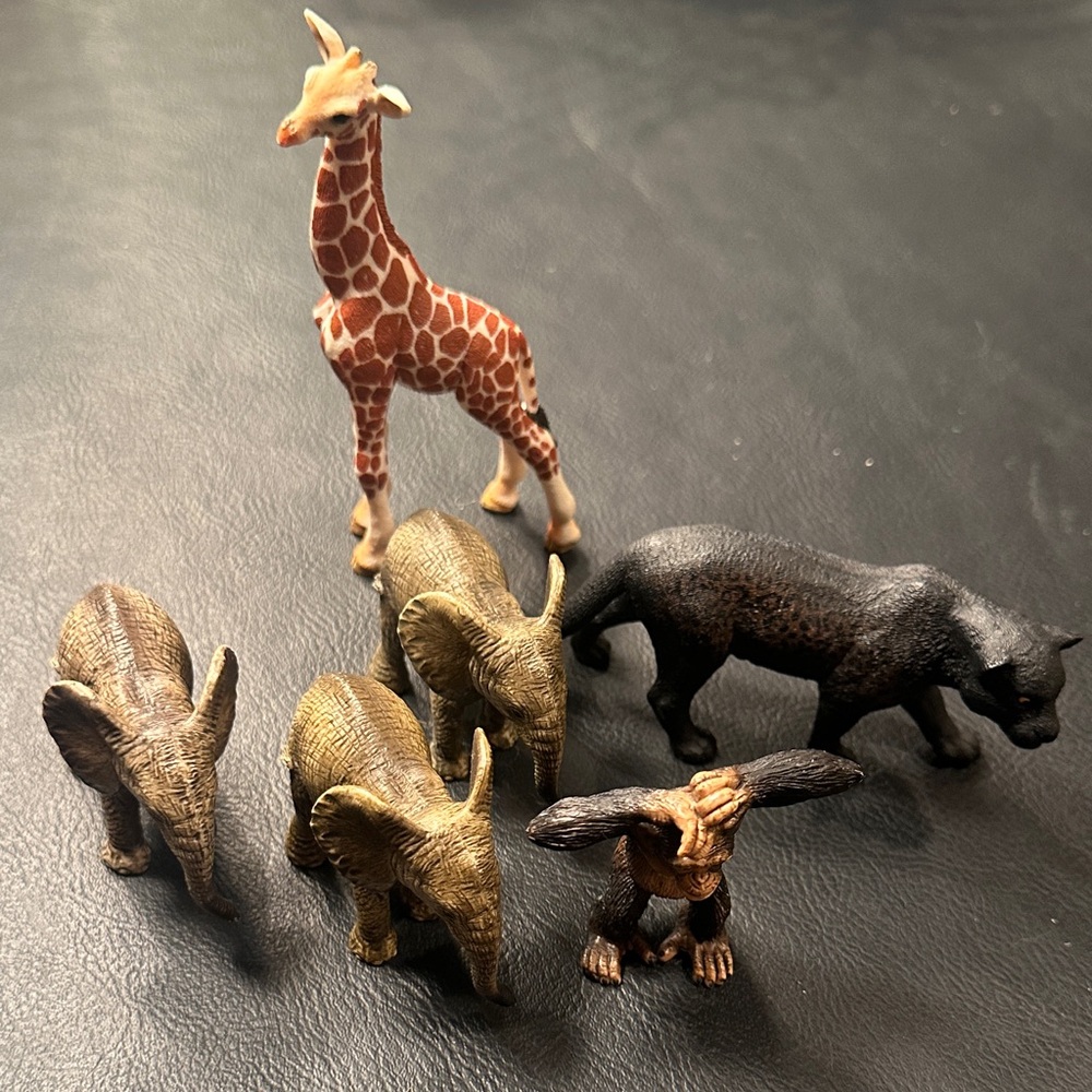 Shleich brand Safari Adventure Animal Figurine Set